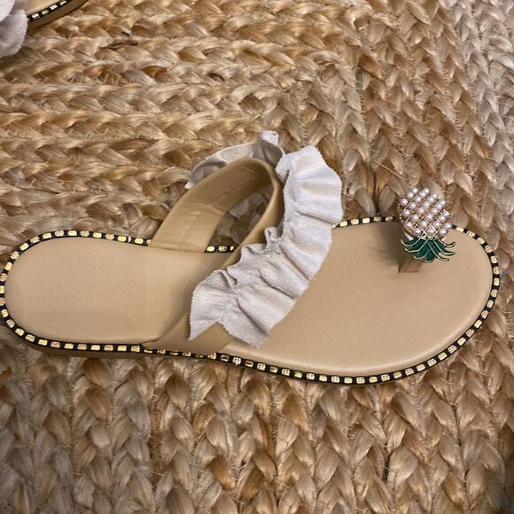 Never worn cute pineapple cream sandals - Picture 2 of 6